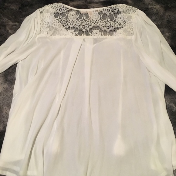 Cute white blouse - Picture 2 of 5